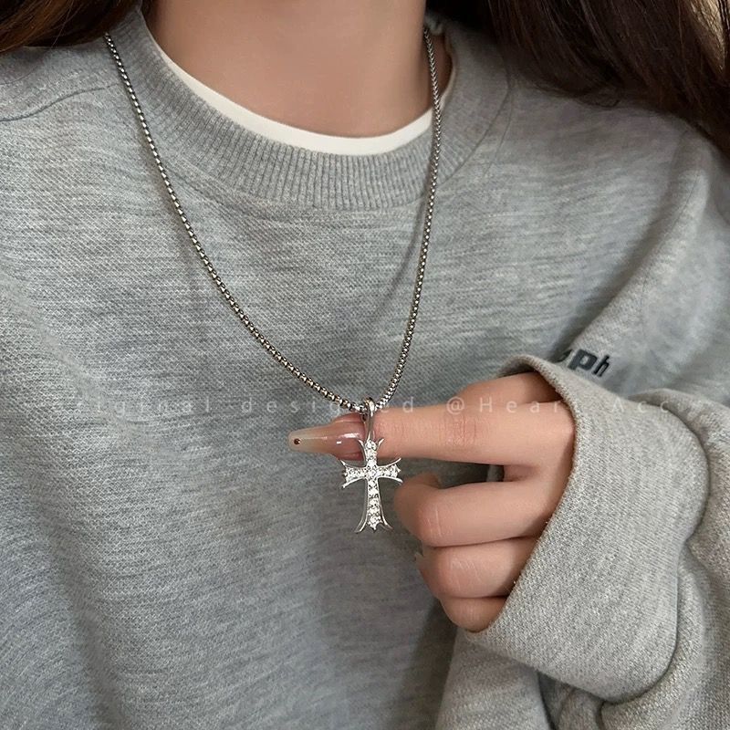 Cross necklace female best friend niche versatile simple design titanium steel non-distorted sweater chain internet celebrity sweater