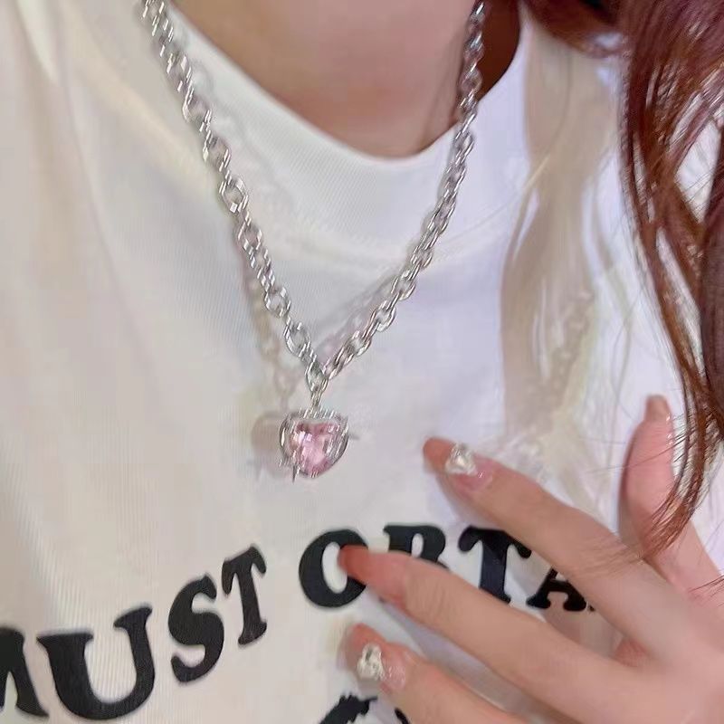 The same peach color galaxy love necklace for women, light luxury niche high-end feeling inlaid with zircon Barbie collarbone chain