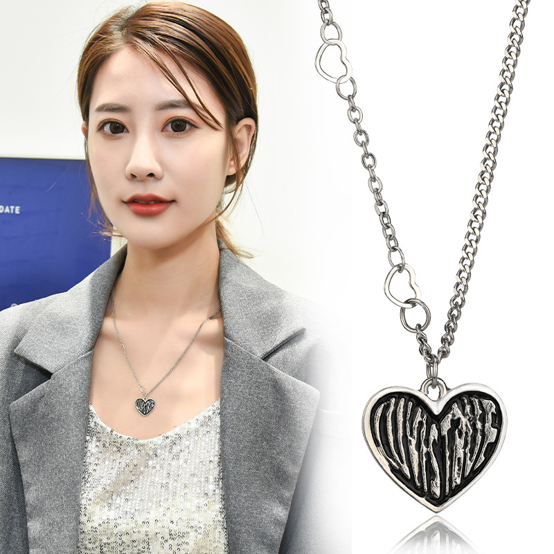Internet celebrity same style ins Korean LUV IS TRUE niche design heart letter logo necklace clavicle chain wholesale