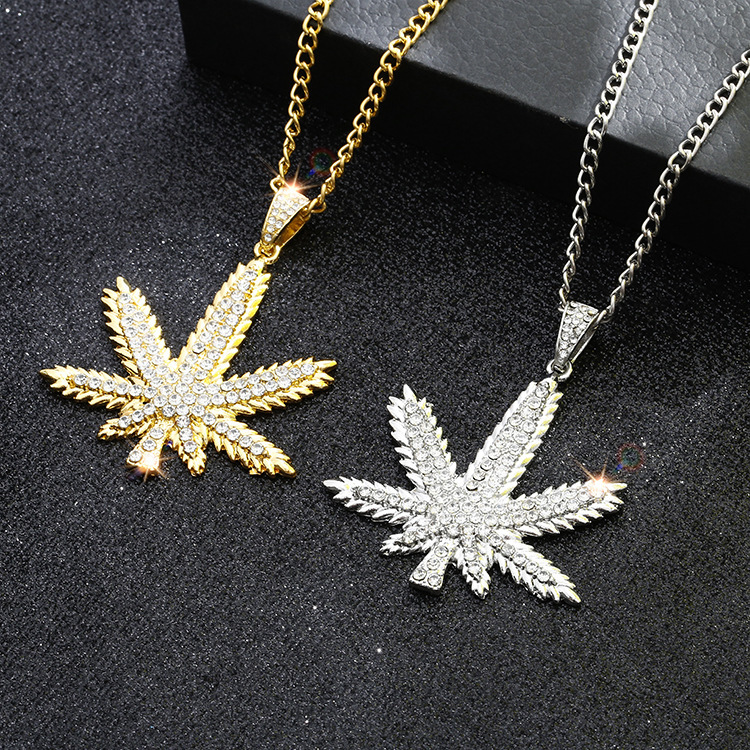ebay European and American trendy people pendant maple leaf diamond alloy necklace men and women couples European and American hip-hop nightclub clothing accessories