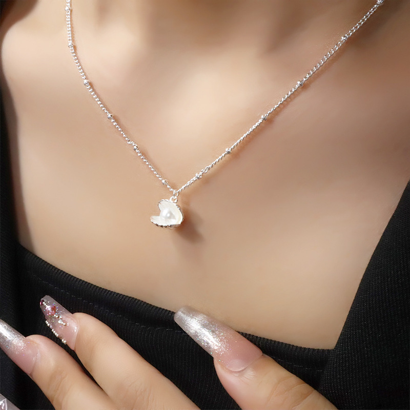 Pearl shell necklace high-end feeling little fairy temperament scallop collarbone chain fashion bead pendant 2025 hit