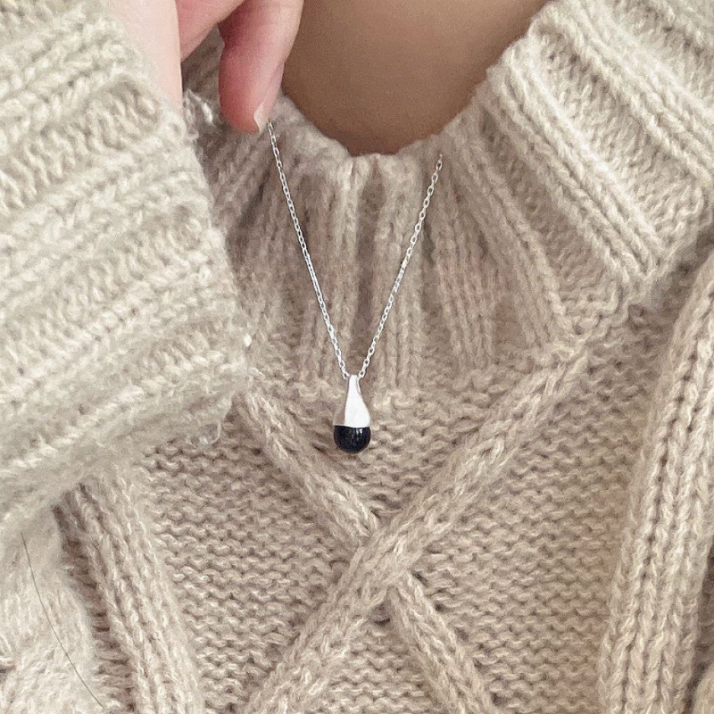 New S925 Sterling Silver Black Agate Pearl Small Bulb Necklace for Women Korean Style Simple and Versatile Personalized Clavicle Chain