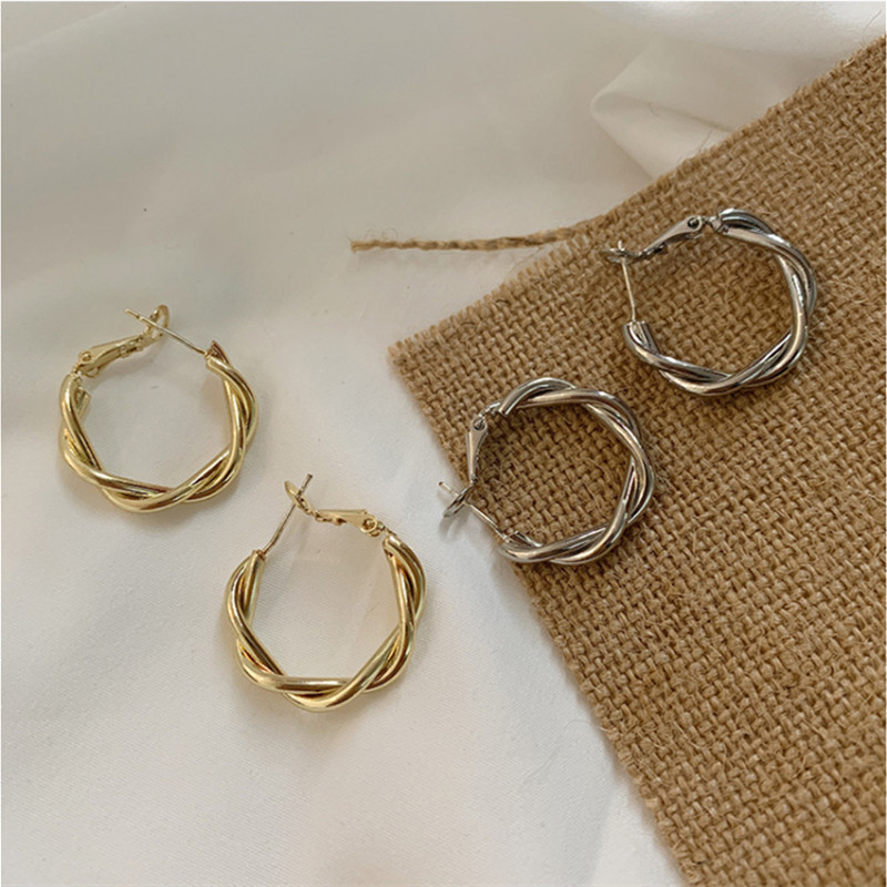Korean twisted circle Hong Kong style earrings niche light luxury temperament high-end design ear buckle ear decoration