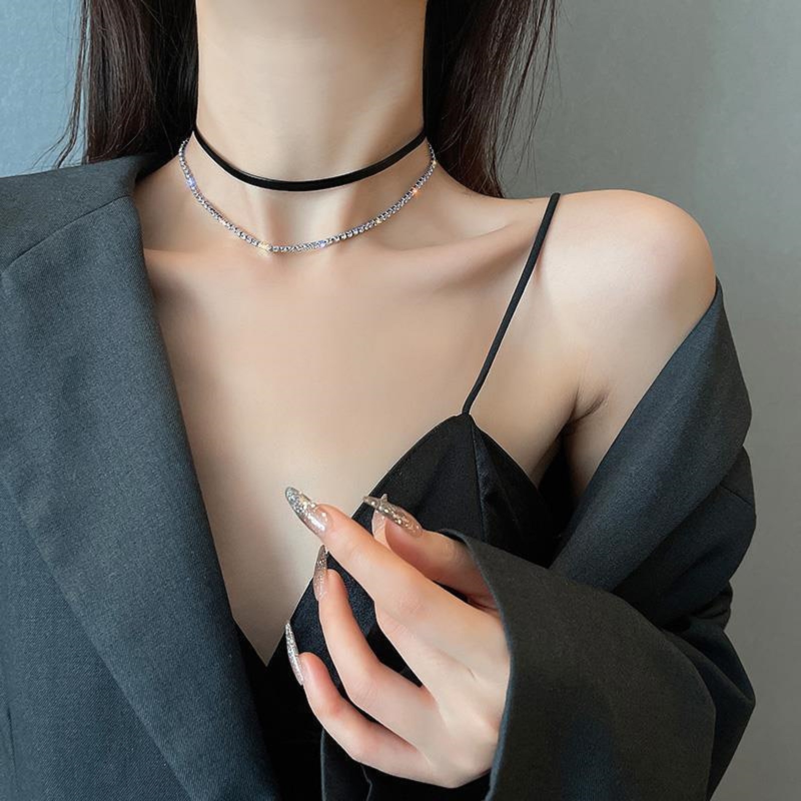 Light luxury niche temperament clavicle chain double layer necklace black leather collar Choker clavicle chain flash drill necklace women