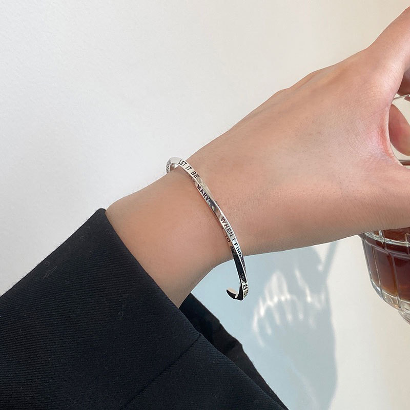 925 sterling silver high-end feel English twisted bracelet for women ins niche design simple light luxury cold style