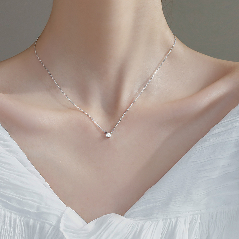 Geometric flash diamond necklace simple internet celebrity design niche temperament female trend single diamond clavicle chain ins light luxury style