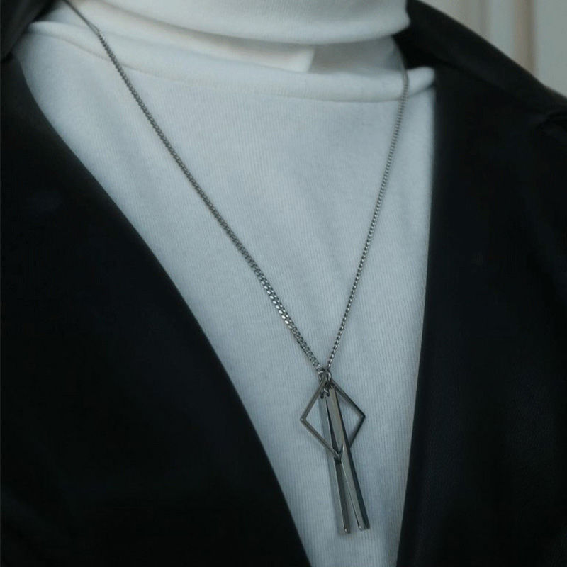 Titanium steel necklace does not fade, high-end clavicle chain for boys, women's fashion jewelry, light luxury jewelry niche necklace