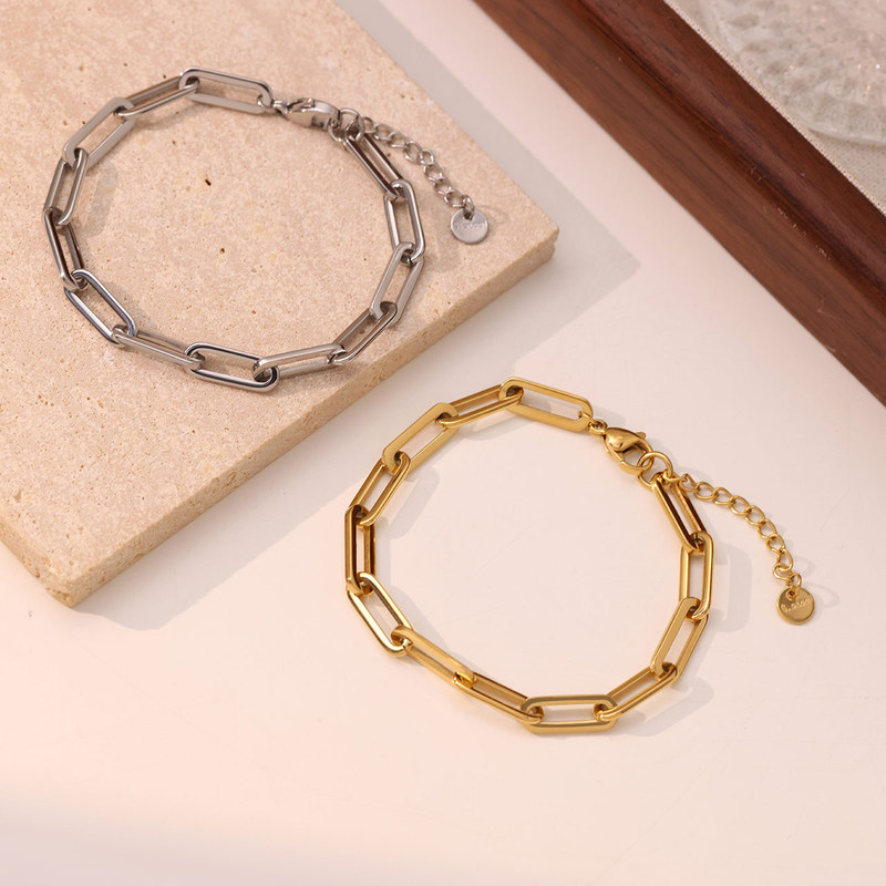 Cross-border fashion new chain titanium steel bracelet versatile design sense high-end niche no fading ins folding bracelet