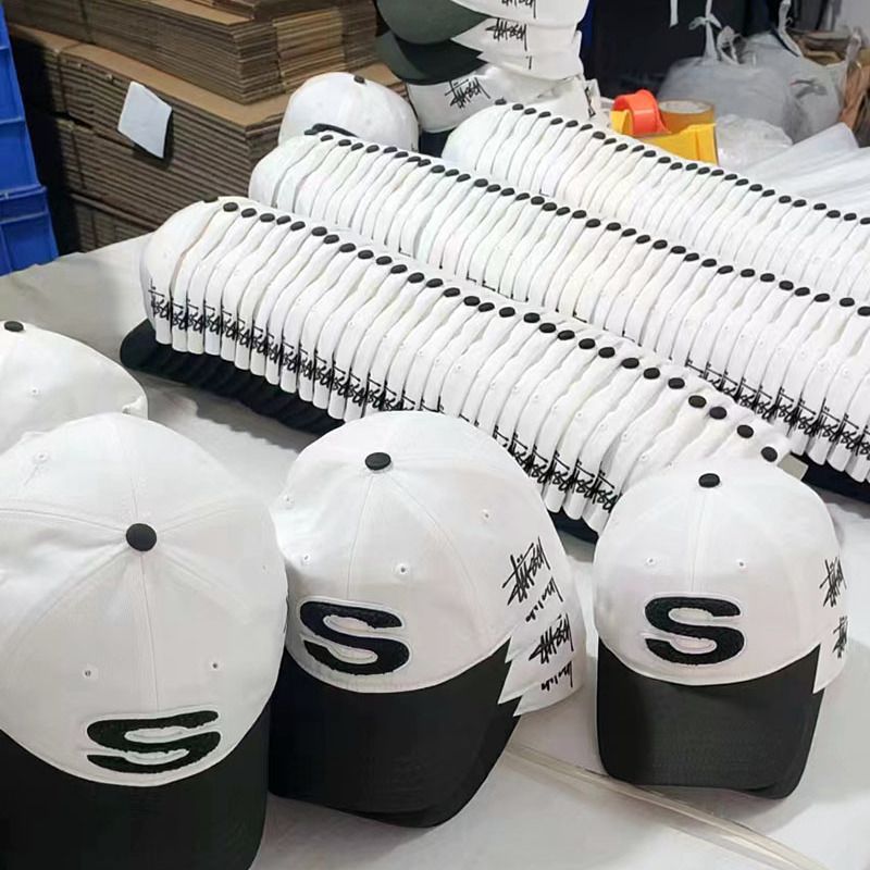 Korean version of baseball hat flocking S embroidered men and women baseball cap soft top splicing contrasting color sun hat spot-on delivery