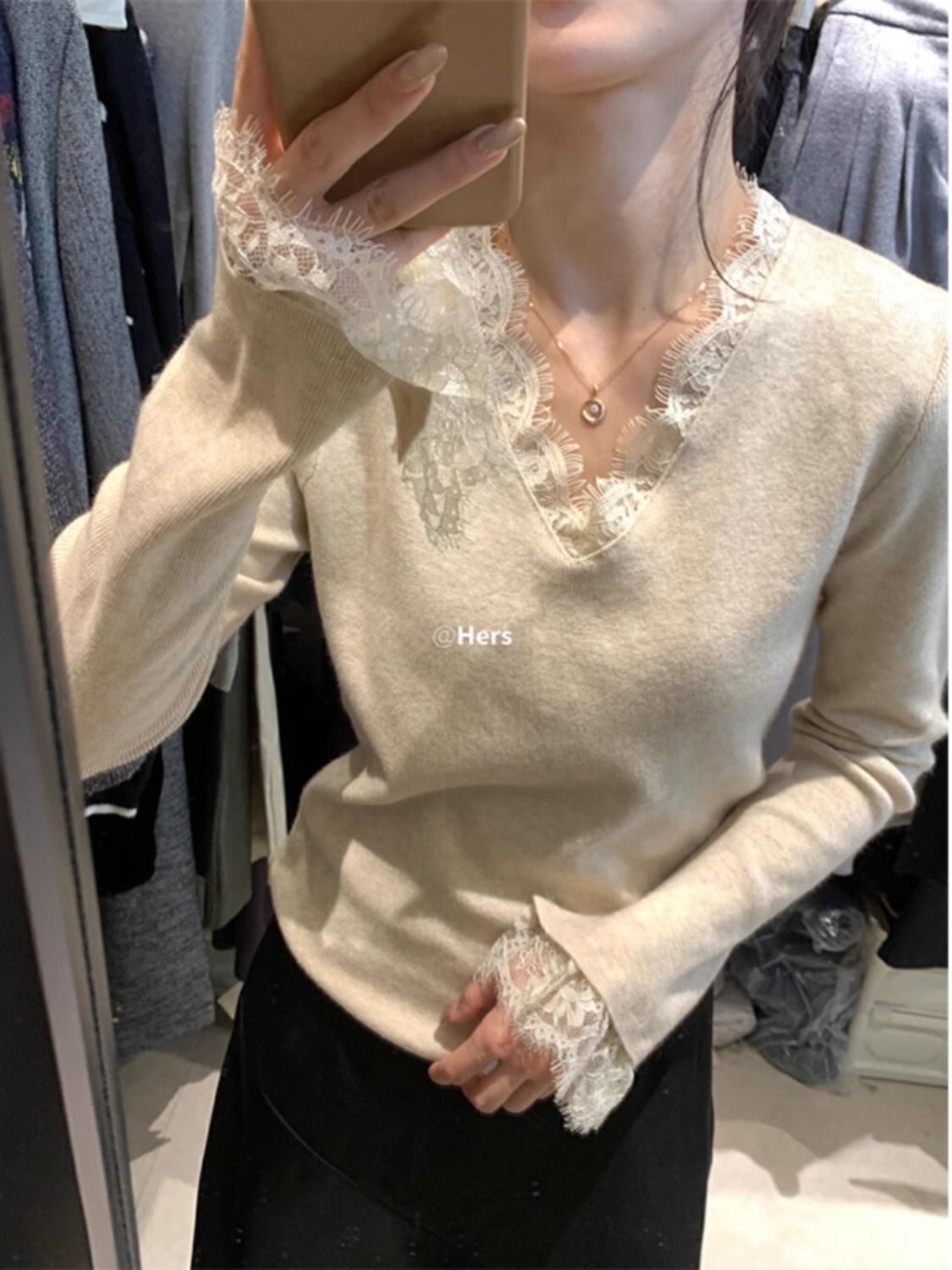 Selected French V-neck lace splicing dress for Fat Girls in autumn and winter, soft and glutinous base shirt, warm tea top
