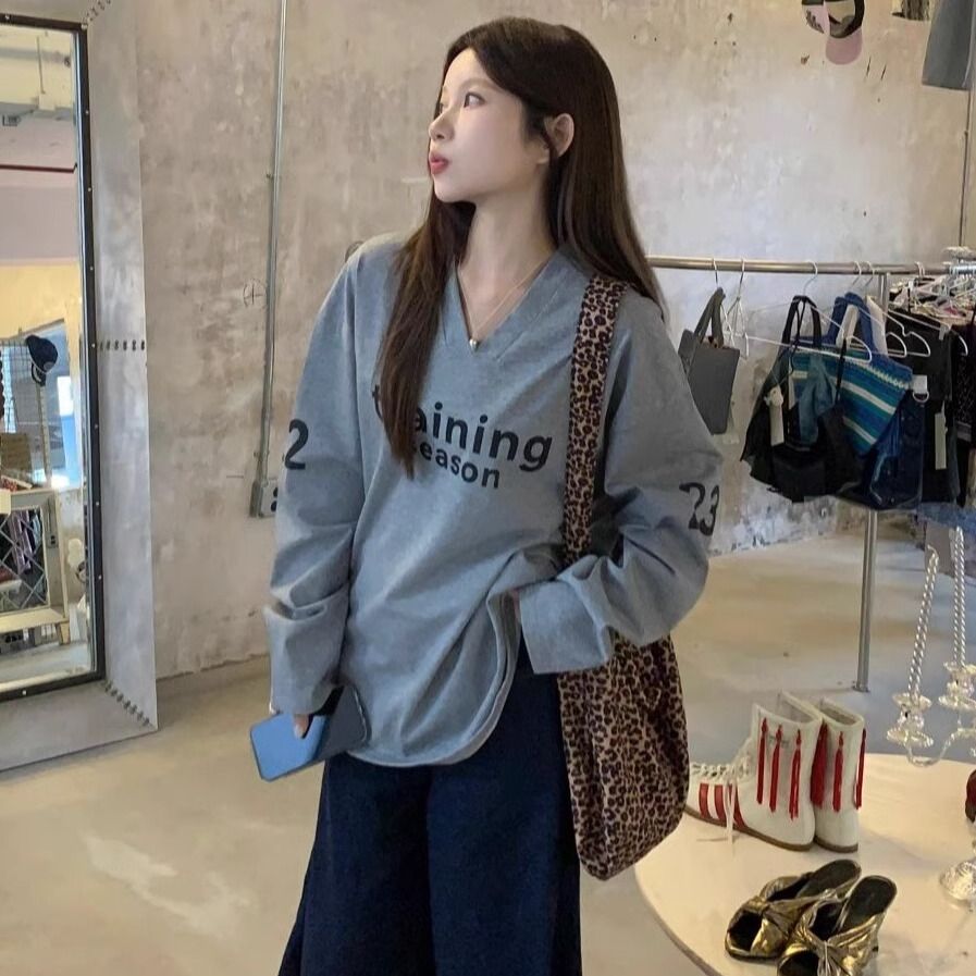 Long-sleeved sweatshirt V-neck large-size women's lazy design 2024 autumn new American loose letter casual top