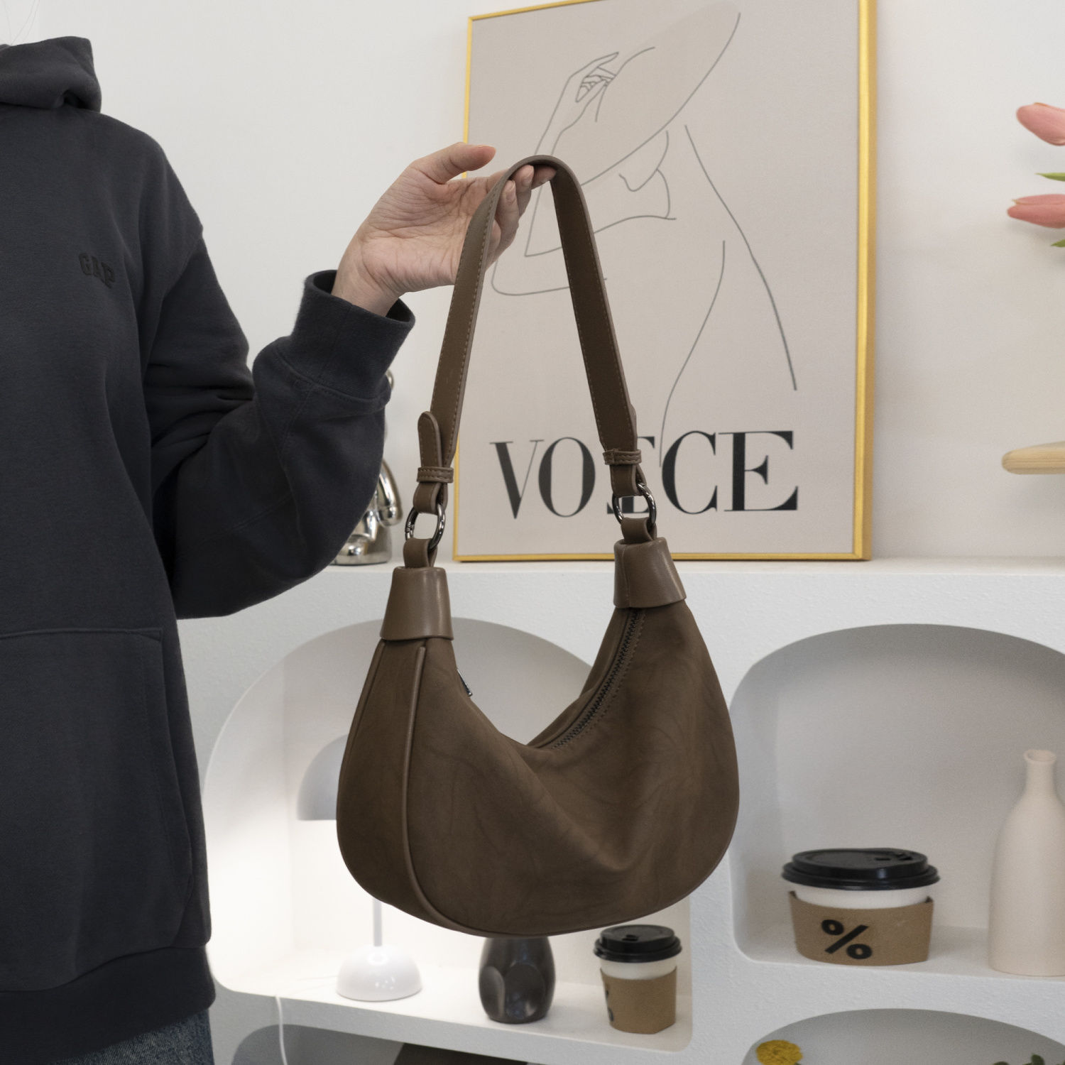 Original casual and high-end retro lazy style elegant elegant style underarms autumn and winter imitation suede and fashionable crossbody bag