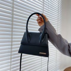 Celebrity bags of the same style medium size new magnetic ins super popular single room portable crossbody bag small square bag coin wallet