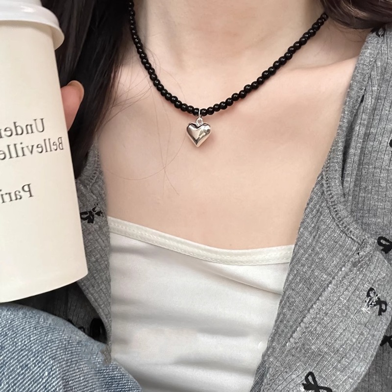 Very y2k! Korean love beaded necklace!  Simple, pleasing and versatile!  Black glass beads Korean female collarbone chain