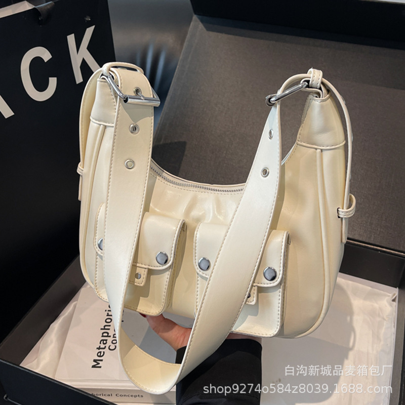 Hot girl motorcycle style casual and fashionable underarm bag women's new niche versatile shoulder bag popular crossbody bag