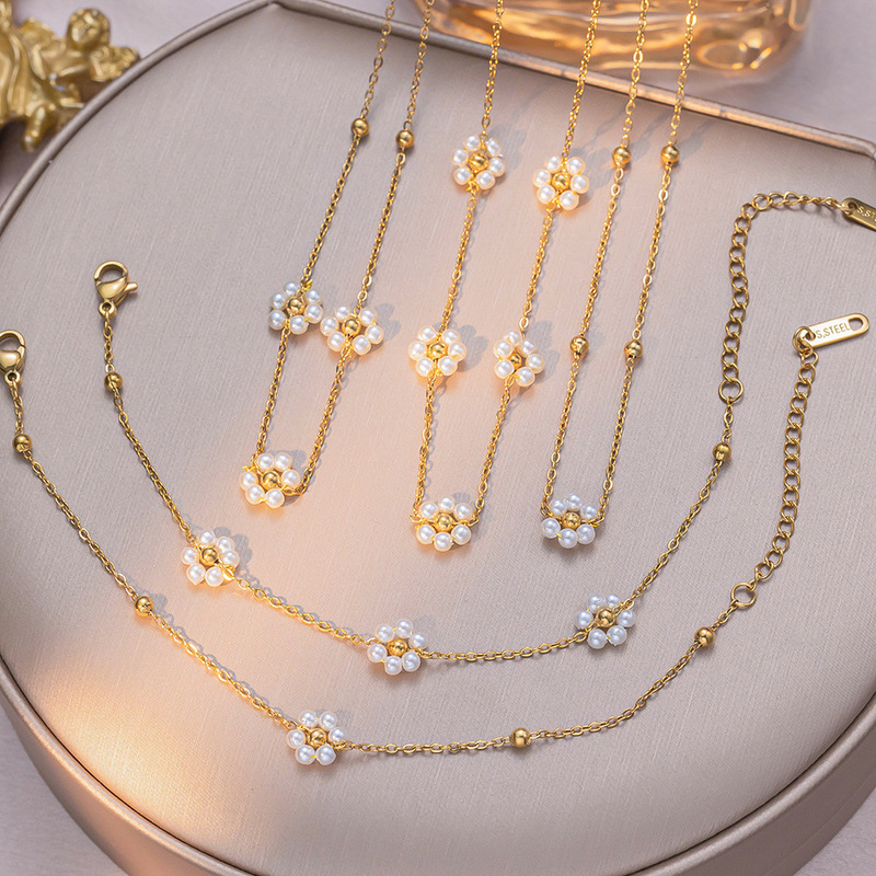 Cross-border light luxury small fragrance style flower pearl titanium steel necklace for girls fashion versatile hand-made beaded set without color loss