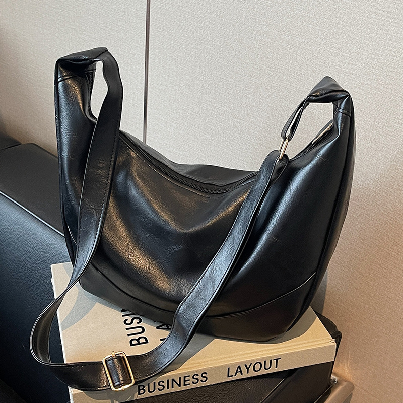 Casual large capacity solid color spring new fashionable new retro simple single-shoulder crossbody dumpling tote bag