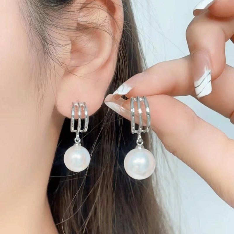 New style white light luxury earrings fashionable simple classic earrings