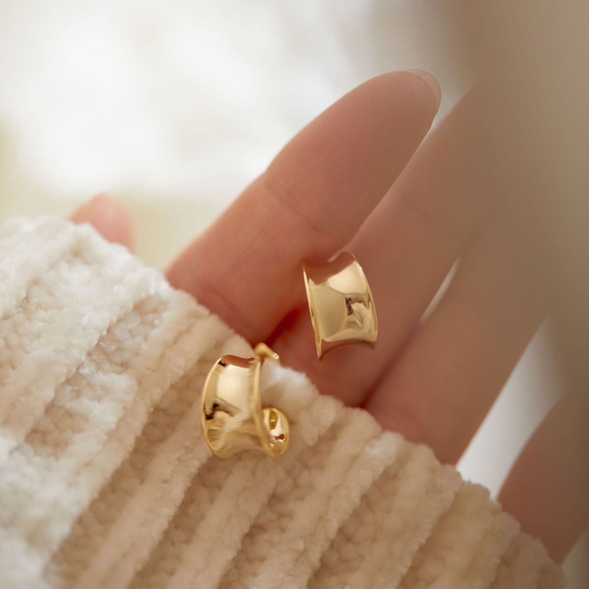 "Simple" classic Korean gold and silver design feel concave pleated silver needle earrings niche simple and versatile ear clips