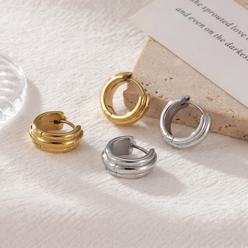 Gold titanium steel earrings without fading ear buckles versatile simple women's European and American fashion earrings temperament without fading trendy earrings