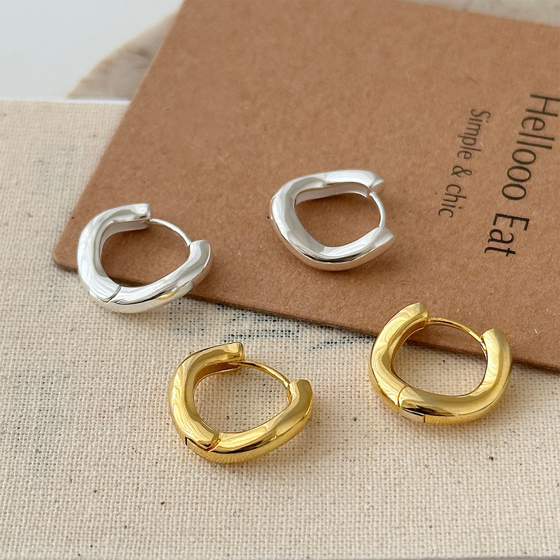 French retro plain circle twisted earrings for women niche design high-end and cold style silver needle earrings for women new style