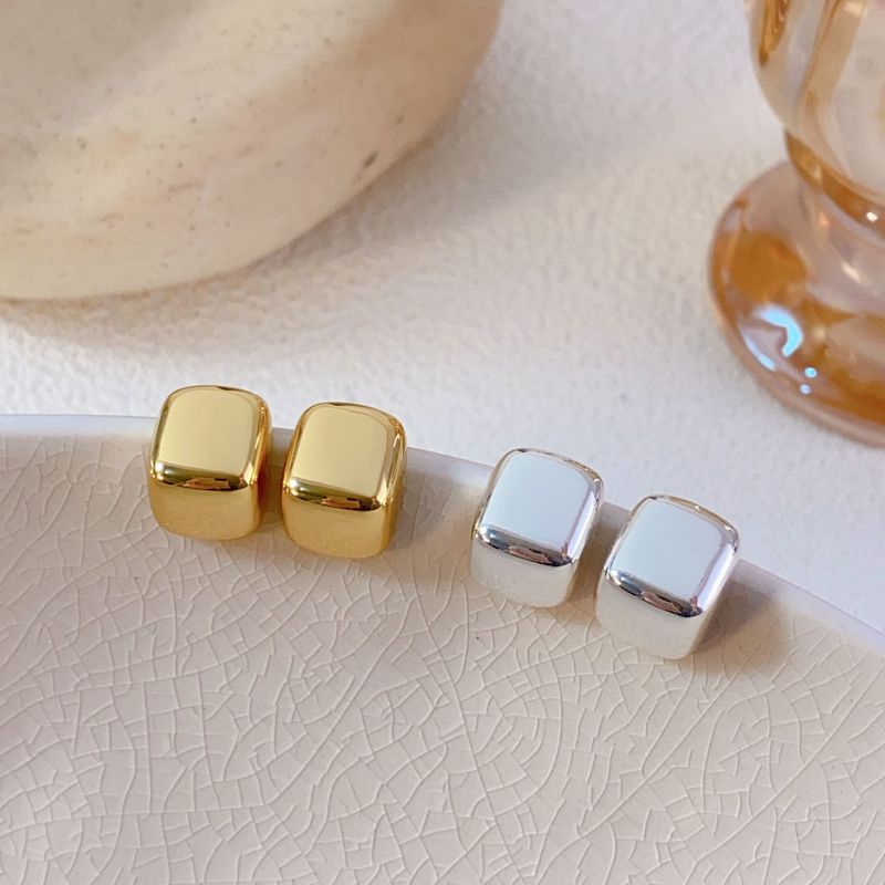 Copper plated real gold geometric square metal glossy minimalist earrings for women new light luxury high-end earrings silver pin