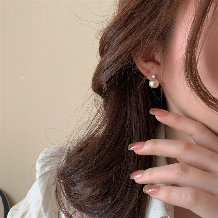 Princess Artificial Pearl Earrings Temperament Diamond Inlay Exquisite Earrings Classic Light Luxury Palace Earrings Simple Retro Women