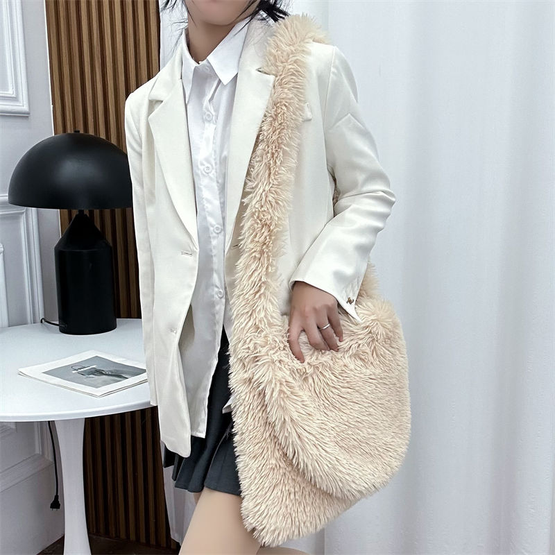 European and American fashion large capacity plush bag flip new style bag women's crossbody bag hand-held one shoulder cute