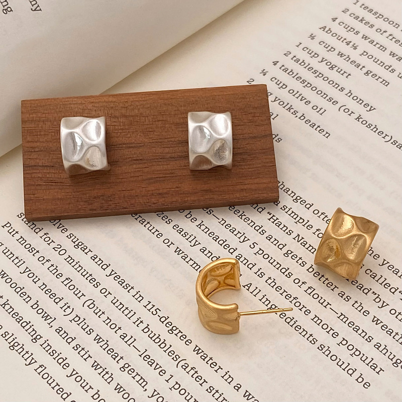 European and American niche design earrings versatile and high-end C-shaped brushed earrings cold style unique texture personalized earrings