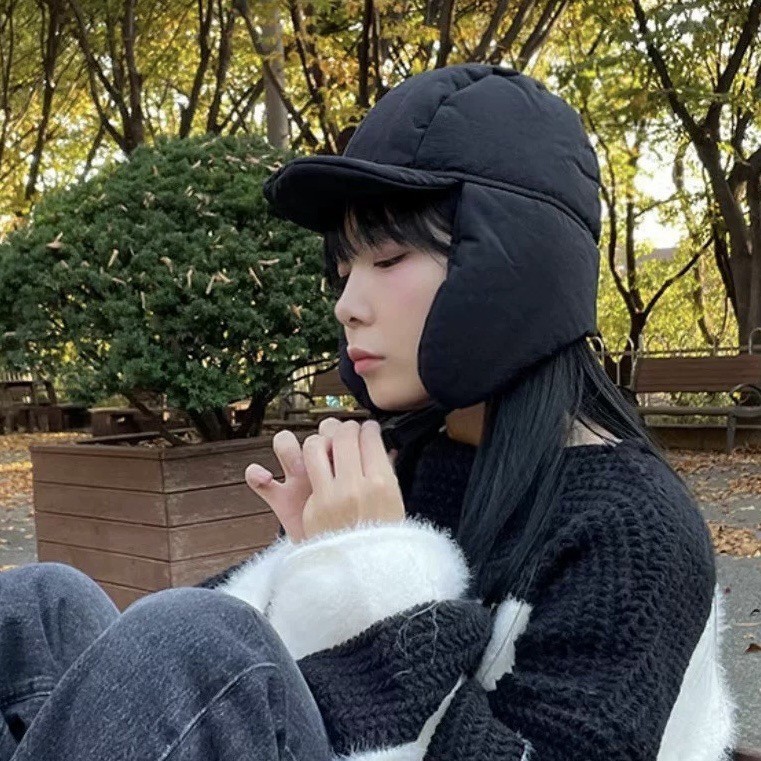 White cotton ear protection hat for women in autumn and winter Korean style outdoor cycling windproof and warm ear protection hat showing face