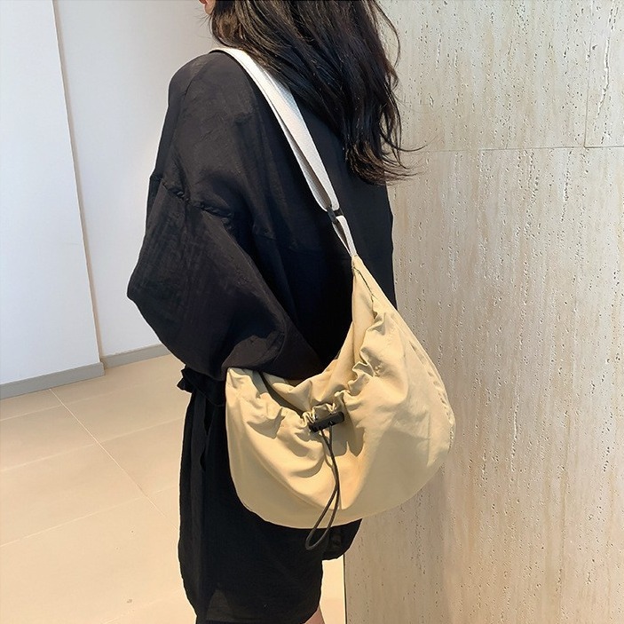 New women's fashionable and popular pleated bags, large capacity crossbody bags, class commuting bags, casual shoulder bags
