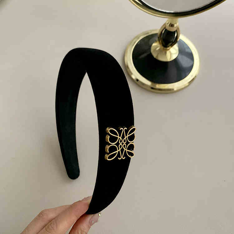 High-end velvet black high-skull headband for women's autumn and winter temperament headdress wide-edge hair pressing headband 2024 new style
