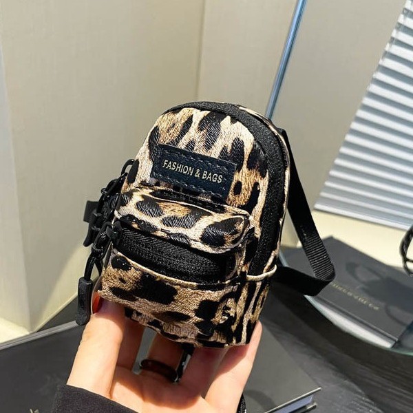 Korean mini children's bag fashionable leopard print girl one-shoulder crossbody bag outdoor travel headphone bag lipstick bag