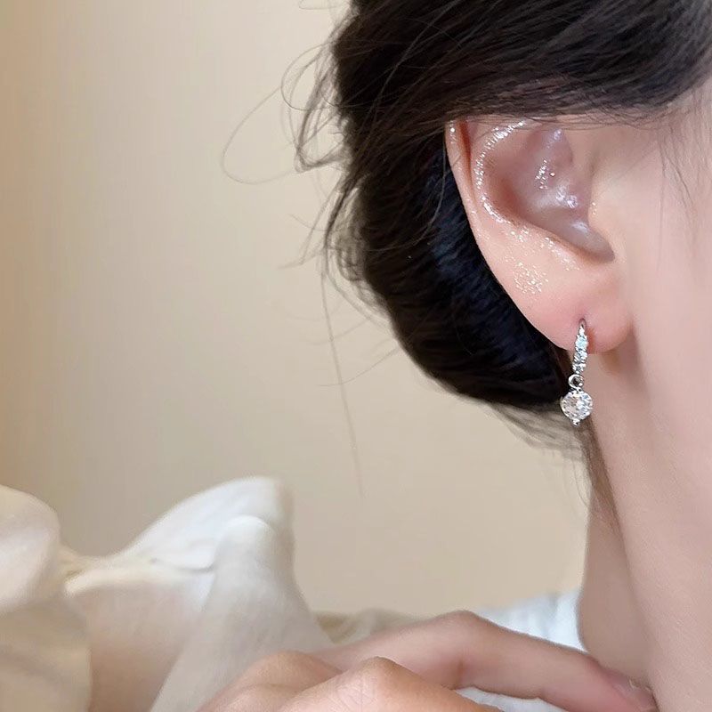 Simple and cold style personalized zircon earbuds exquisite versatile earrings fashionable light luxury high-end ear accessories new trendy