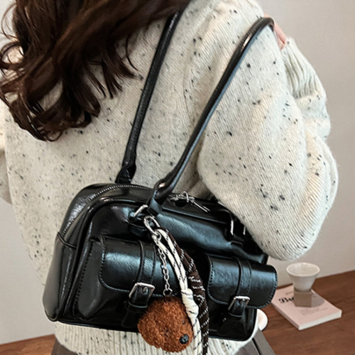 Korean retro one-shoulder underarm bag large capacity commuting versatile stick bag hand-held bowling bag Boston pillow bag