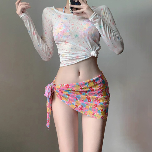 Swimsuit, female sexy bikini, small breasts gathered, small florals, three-angle fake hot spring long-sleeved shirt sun protection