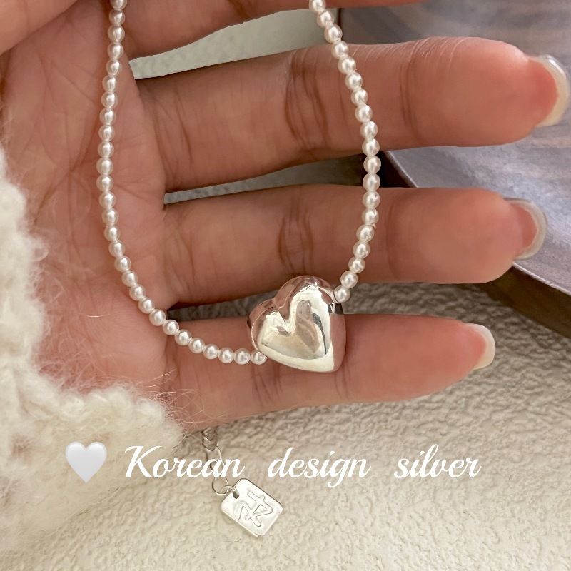 Korean autumn and winter ins style blogger same jewelry S925 sterling silver love heart-shaped small pearl collarbone necklace Niche