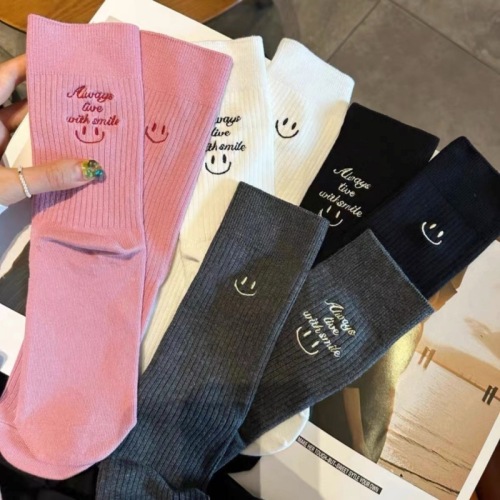New AB version of women's socks embroidered smiling face personalized mid-tube socks Japanese fashion trendy internet celebrity pure cotton trendy socks