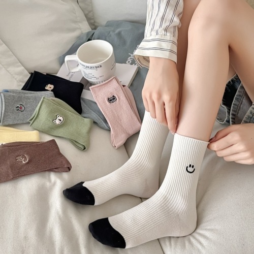 25 spring and summer socks women's middle tube boneless imitation double needle Korean embroidery pile socks internet celebrity cartoon smiling face long tube luck