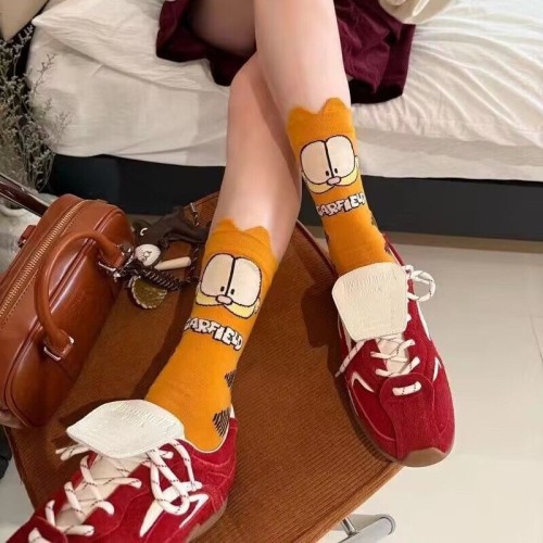 Autumn and winter cartoon Garfield Japanese cute socks girl stockings creative funny design pile socks mid-tube socks