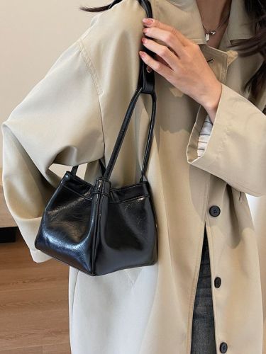 2024 new high-end style birthday gift for women's bags, fashionable and versatile trendy one-shoulder hand bucket bags