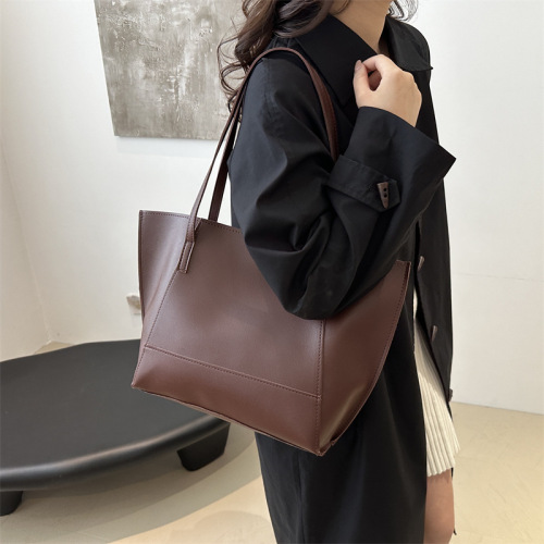 Simple large capacity fashionable tote bag new contrasting color minimalist style commuter shoulder bag temperament versatile underarm bag women