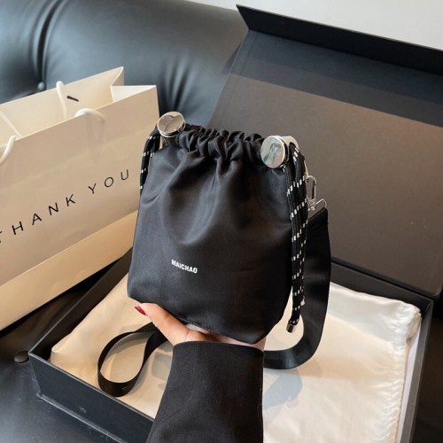 Cloth bag women's new fashion niche design one-shoulder crossbody bag high-end style bucket bag wholesale
