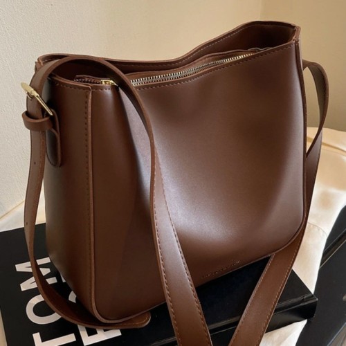 Retro casual shoulder bag for ladies 2025 new spring and summer fashion bucket bag niche trend commuter crossbody bag
