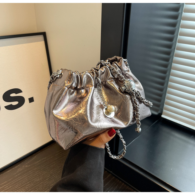 Women's bag Wandering bag Crossbody popular bag New simple cross-border fashion silver pleated cloud bag chain bucket bag