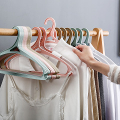 Plastic markless clothes rack non-slip home adult clothes rack anti-shoulder corner storage clothes rack dormitory clothes support clothes hanging