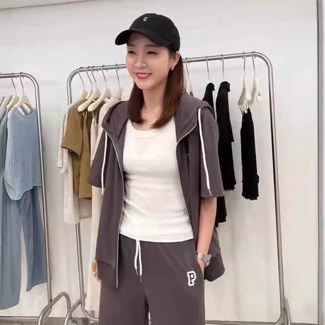New Victoria vest boss lady round neck versatile anti-exposure solid color threaded universal bottoming vest suspenders