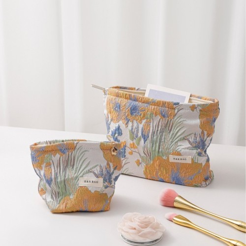 New French retro women's flower clutch bag high-value skin care products makeup bag change lipstick small storage bag