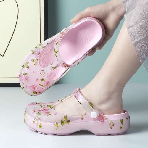 New style hole shoes for women summer flat non-slip beach shoes sandals wearing jelly bag-toe thick-soled nurse slippers
