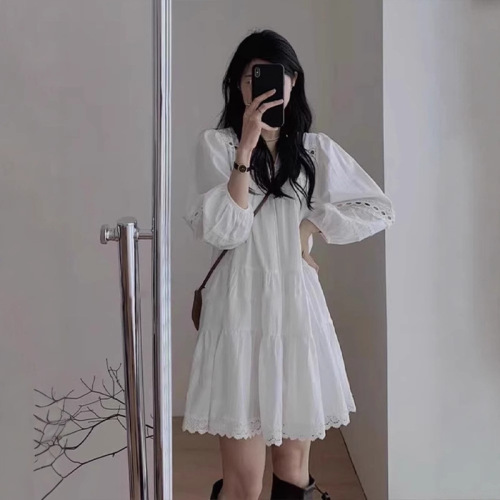 French-style white high-end sense women's dress 2025 new spring and summer petite long-sleeve Yunnan travel outfit